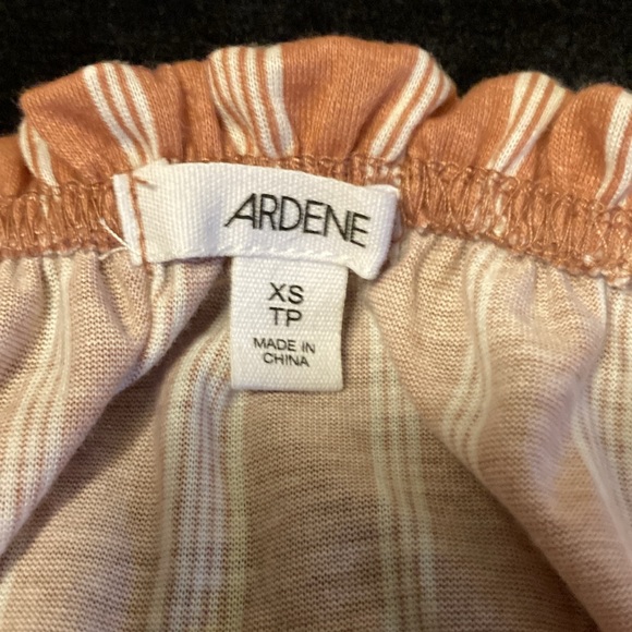 Ardene off the shoulder crop teeshirt. Elastic neck line and waist - Picture 3 of 3